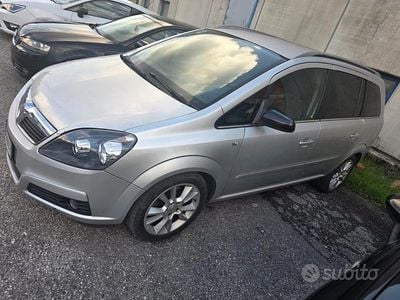 Usata Opel Zafira 101 CV (74 kW) 2005 Grigio Monovolume