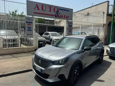 Usata Peugeot 2008 Allure 131 CV (96 kW) 2023 Argento SUV