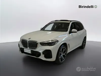 Usata BMW X5 M Sport 231 CV (169 kW) 2022 Alpinweiss iii pastello SUV