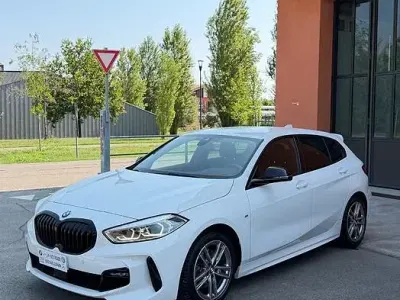 Usata BMW 116 M Sport 116 CV (85 kW) 2021 Bianco Utilitaria