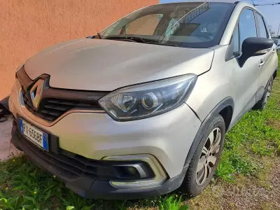 Usata Renault Captur 90 CV (66 kW) 2019 Beige SUV