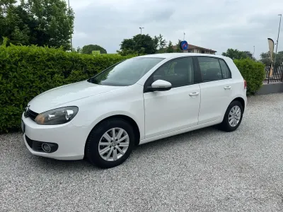 Second-hand VW Golf VII Highline 105 CP (77 kW) 2012 Alb Berlinǎ
