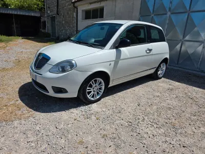 Gebraucht Lancia Ypsilon 69 PS (50 kW) 2011 Weiß Kleinwagen