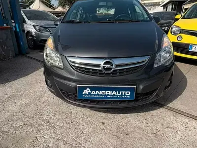 Usata Opel Corsa 85 CV (62 kW) 2012 Marrone Utilitaria