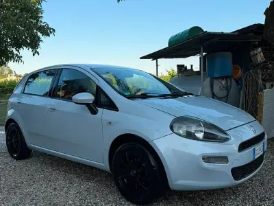 Usata Fiat Grande Punto 77 CV (56 kW) 2012 Grigio Utilitaria