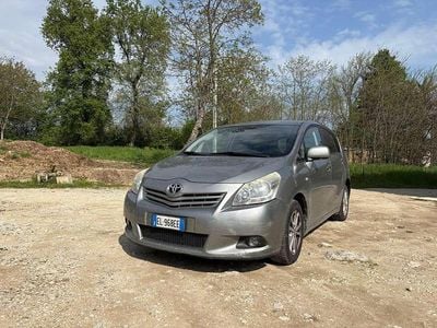 Usata Toyota Verso Active 126 CV (92 kW) 2011 Grigio Monovolume