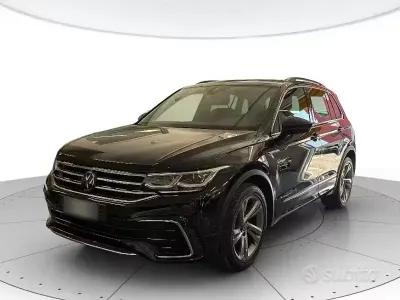 Usata VW Tiguan R-line 150 CV (110 kW) 2022 Nero metallizzato SUV