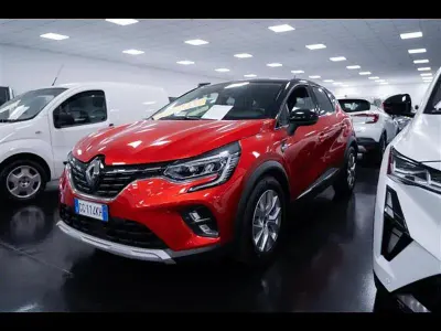 Usata Renault Captur Intens 145 CV (106 kW) 2021 Grigio chiaro SUV
