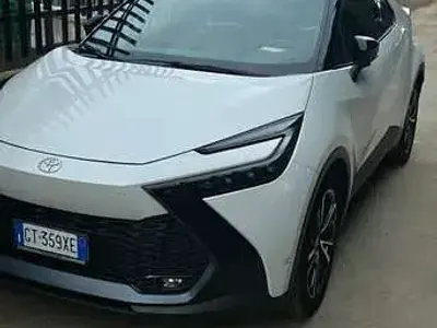Usata Toyota C-HR Lounge 152 CV (111 kW) 2024 Bianco SUV