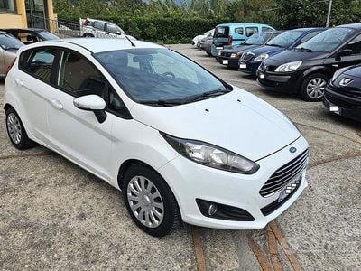 Usata Ford Fiesta 75 CV (55 kW) 2014 Bianco Utilitaria