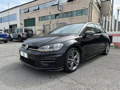 Second-hand VW Golf VII R-line 116 CP (85 kW) 2018 Negru Berlinǎ