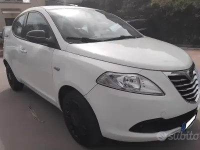 Begagnad Lancia Ypsilon 95 HK (69 kW) 2014 Vit Halvkombi