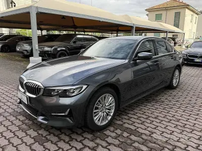 Usata BMW 320 Luxury Line 258 CV (189 kW) 2022 Grigio / metallizzato Berlina