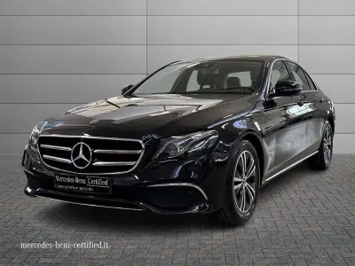 Usado Mercedes E200 Business 160 CV (117 kW) 2019 Negro Familiar