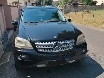 Usata Mercedes ML320 224 CV (164 kW) 2007 Nero SUV