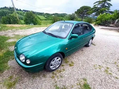 Usata Toyota Corolla Luna 86 CV (63 kW) 1998 Verde Berlina
