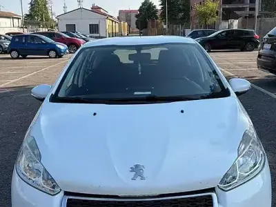Usata Peugeot 208 82 CV (60 kW) 2012 Utilitaria
