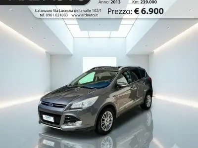 Usata Ford Kuga 140 CV (102 kW) 2013 Grigio SUV