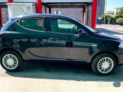 Usata Lancia Ypsilon 85 CV (62 kW) 2015 Nero Utilitaria