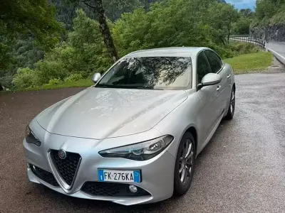 Usata Alfa Romeo Giulia 150 CV (110 kW) 2017 Grigio Berlina