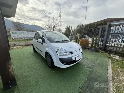 Usata Renault Modus 90 CV (66 kW) 2011 Bianco Monovolume