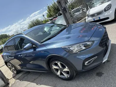 Usata Ford Focus Active 125 CV (91 kW) 2020 Carta da zucchero met. Berlina