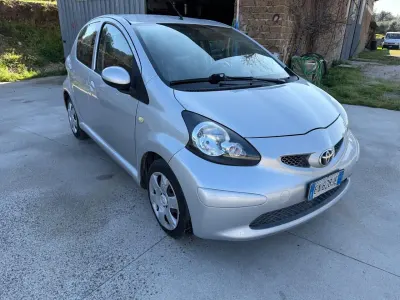 Usata Toyota Aygo 68 CV (50 kW) 2008 Argento Utilitaria