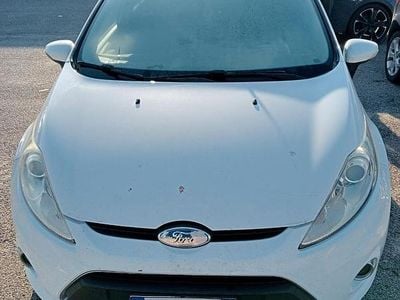 Usata Ford Fiesta 95 CV (69 kW) 2010 Bianco Berlina