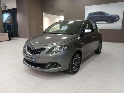 Usata Lancia Ypsilon Gold 69 CV (50 kW) 2022 Grigio Utilitaria
