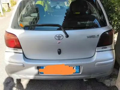 Usata Toyota Yaris 75 CV (55 kW) 2005 Grigio Berlina