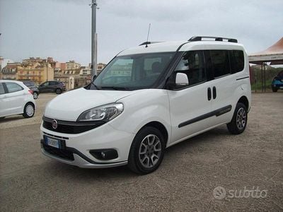 Usata Fiat Doblò Trekking 120 CV (88 kW) 2015 Bianco Monovolume