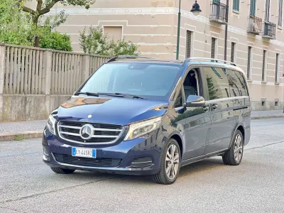 Usata Mercedes V250 Premium 190 CV (139 kW) 2015 Blu cavansite metallizzato Monovolume
