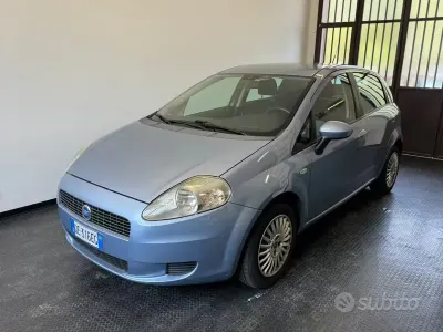 Usata Fiat Grande Punto Dynamic 65 CV (47 kW) 2006 Blu Utilitaria