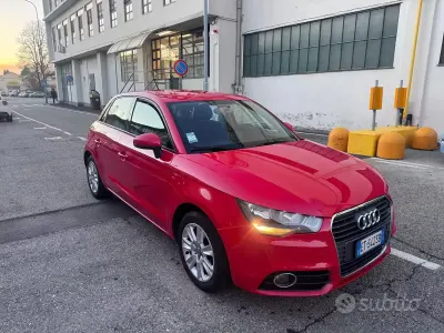 Usado Audi A1 86 CV (63 kW) 2014 Rojo Utilitario
