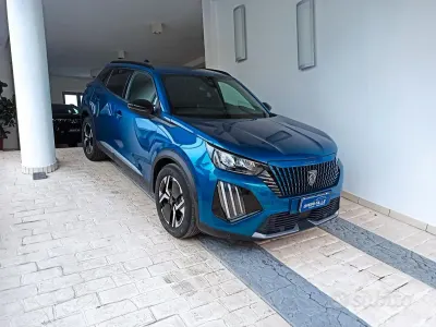 Usata Peugeot 2008 Allure 101 CV (74 kW) 2025 Blu SUV