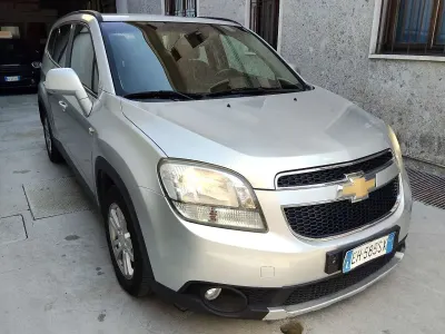 Usata Chevrolet Orlando 131 CV (96 kW) 2011 Argento Monovolume
