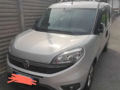 Usata Fiat Doblò Lounge 120 CV (88 kW) 2015 Argento Monovolume