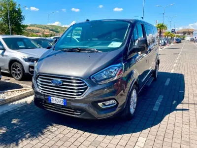 Usata Ford Tourneo Titanium 170 CV (125 kW) 2023 Grigio Monovolume