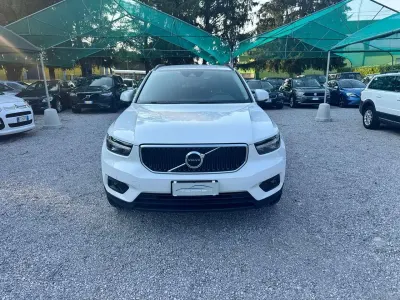 Usata Volvo XC40 Momentum 150 CV (110 kW) 2020 Bianco SUV