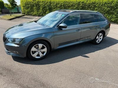 Usata Skoda Superb 150 CV (110 kW) 2018 Grigio Station wagon