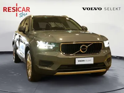 Usata Volvo XC40 Momentum 129 CV (94 kW) 2022 Grigio acciaio SUV