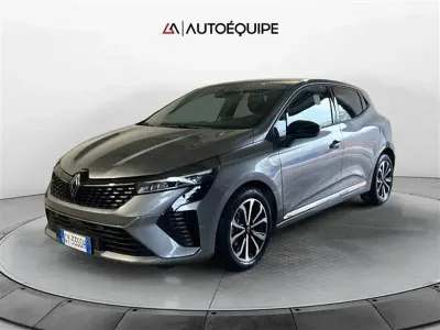 Usata Renault Clio V Techno 91 CV (66 kW) 2025 Grigio Utilitaria