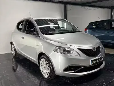 Usata Lancia Ypsilon Gold 69 CV (50 kW) 2017 Grigio Utilitaria