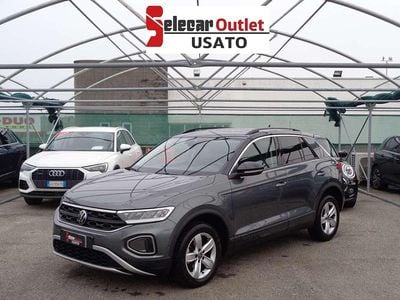 Usata VW T-Roc Life 110 CV (80 kW) 2022 Grigio/tetto nero SUV