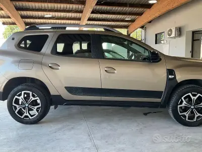 Usata Dacia Duster Anniversary 101 CV (74 kW) 2020 Giallo SUV