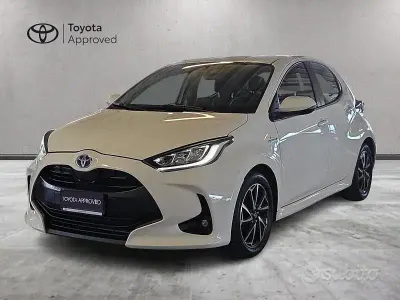 Begagnad Toyota Yaris Hybrid Trend 116 HK (85 kW) 2021 Vit Sedan