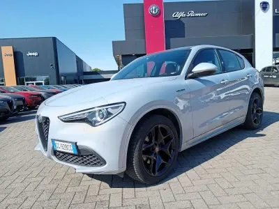 Usado Alfa Romeo Stelvio Veloce 210 CV (154 kW) 2021 Plateado SUV