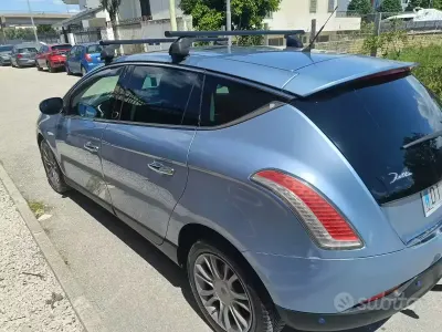 Usado Lancia Delta 120 CV (88 kW) 2008 Azul Utilitario