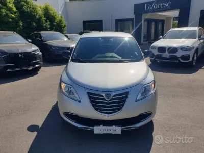 Usata Lancia Ypsilon Gold 69 CV (50 kW) 2015 Grigio Utilitaria