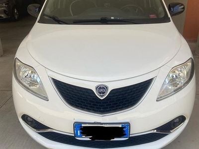 Usata Lancia Ypsilon 85 CV (62 kW) 2016 Bianco Utilitaria